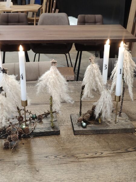 Egetræs fad med pampas juletræer